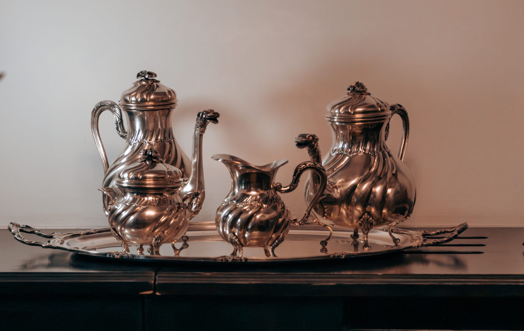 Art. History. Experience. – Eleganța Camerei de Black Jack în Bucureștiul Interbelic